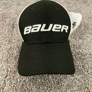 Bauer Hockey Hat Cap Fitted Size S/M Black White Skates Skating Performance